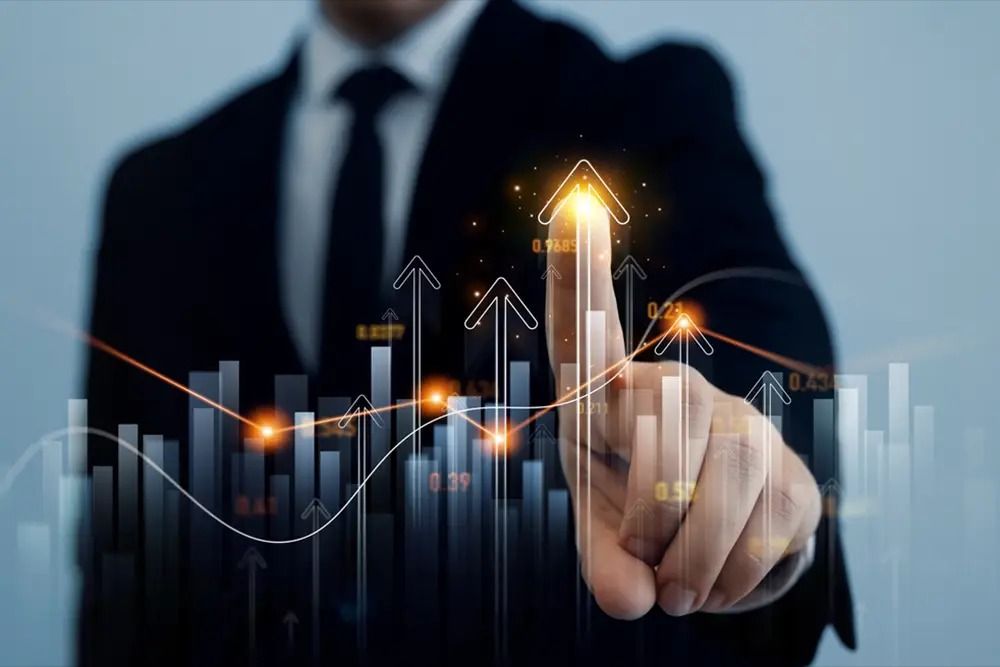 How can you maximize returns with a cash fund investment strategy